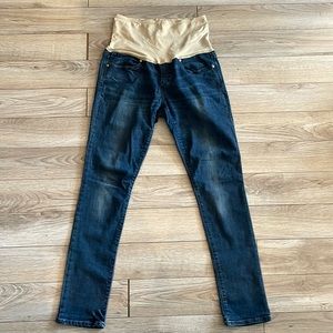 *Over-The-Belly Band Maternity Skinny Jeans